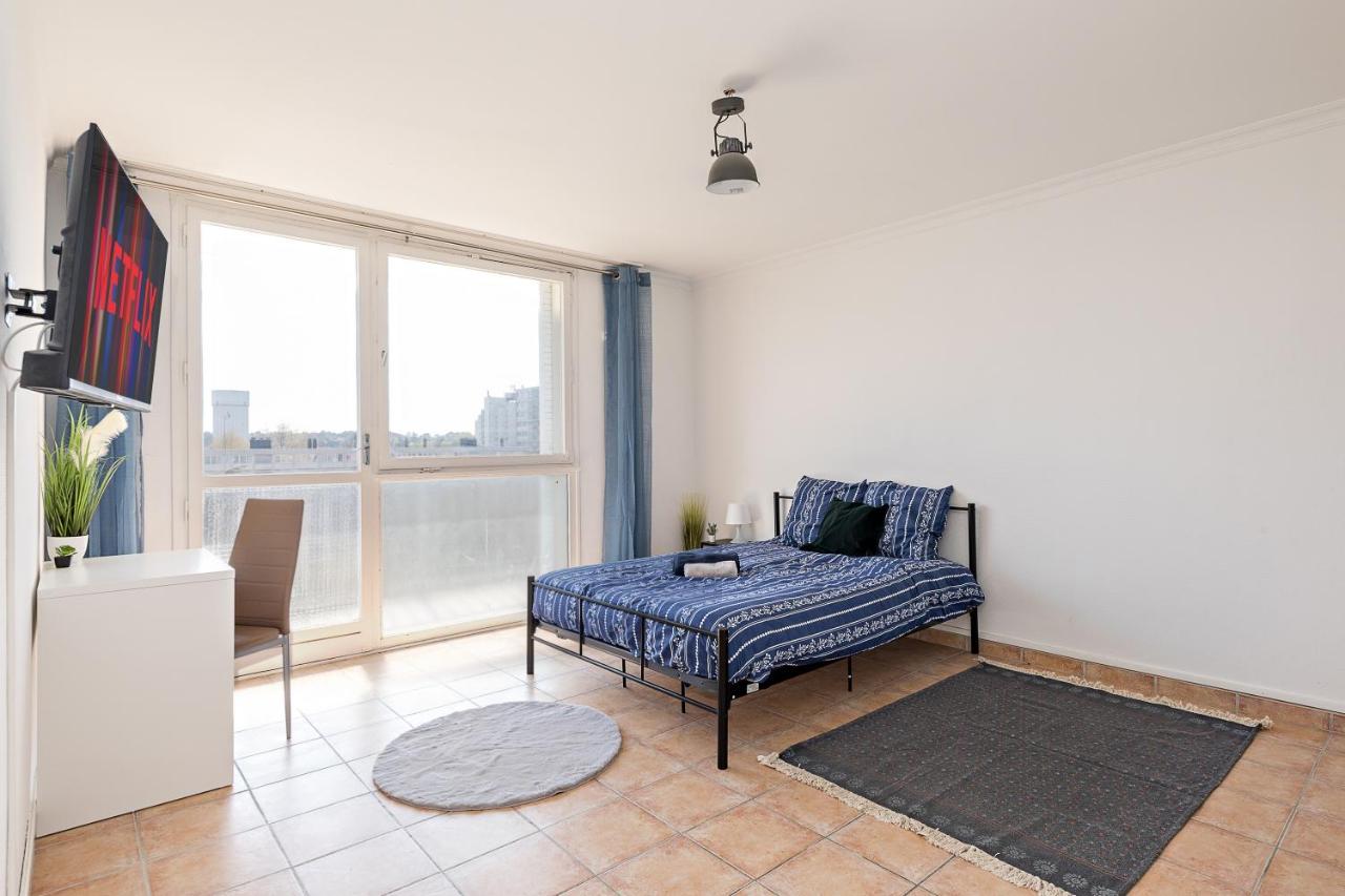 Walon-10Places-Free Parking Gratuit-Zenith Rouen - B&B