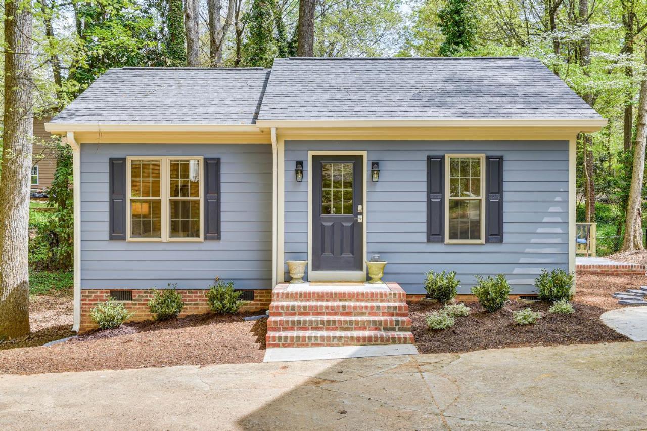 Beautiful Raleigh Cottage Rental 5 Mi to Downtown - Bed and Breakfast