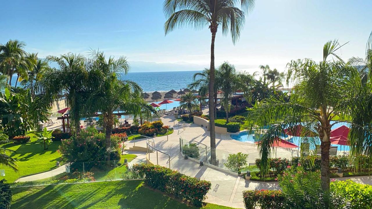 Amazing views, beachfront Grand Venetian - B&B Puerto Vallarta