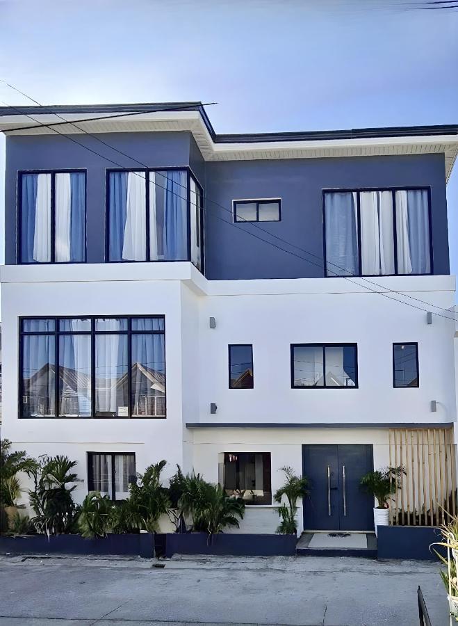 New Modern Suite Near Airport & Beach - B&B