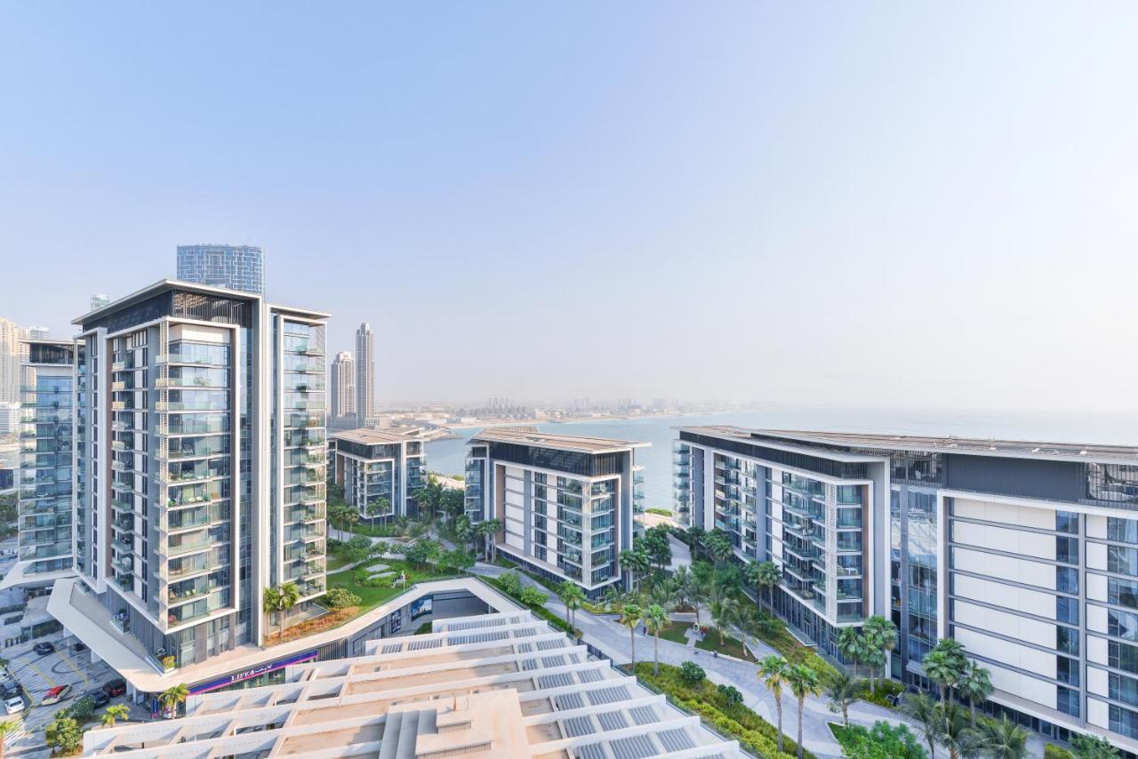 Spectacular 3 BR condo with maids room facing the Dubai Eye - B&B