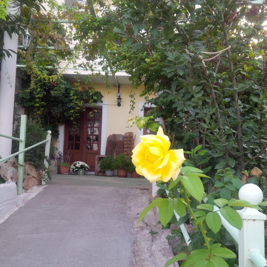 Manoleas Rooms to Let - B&B