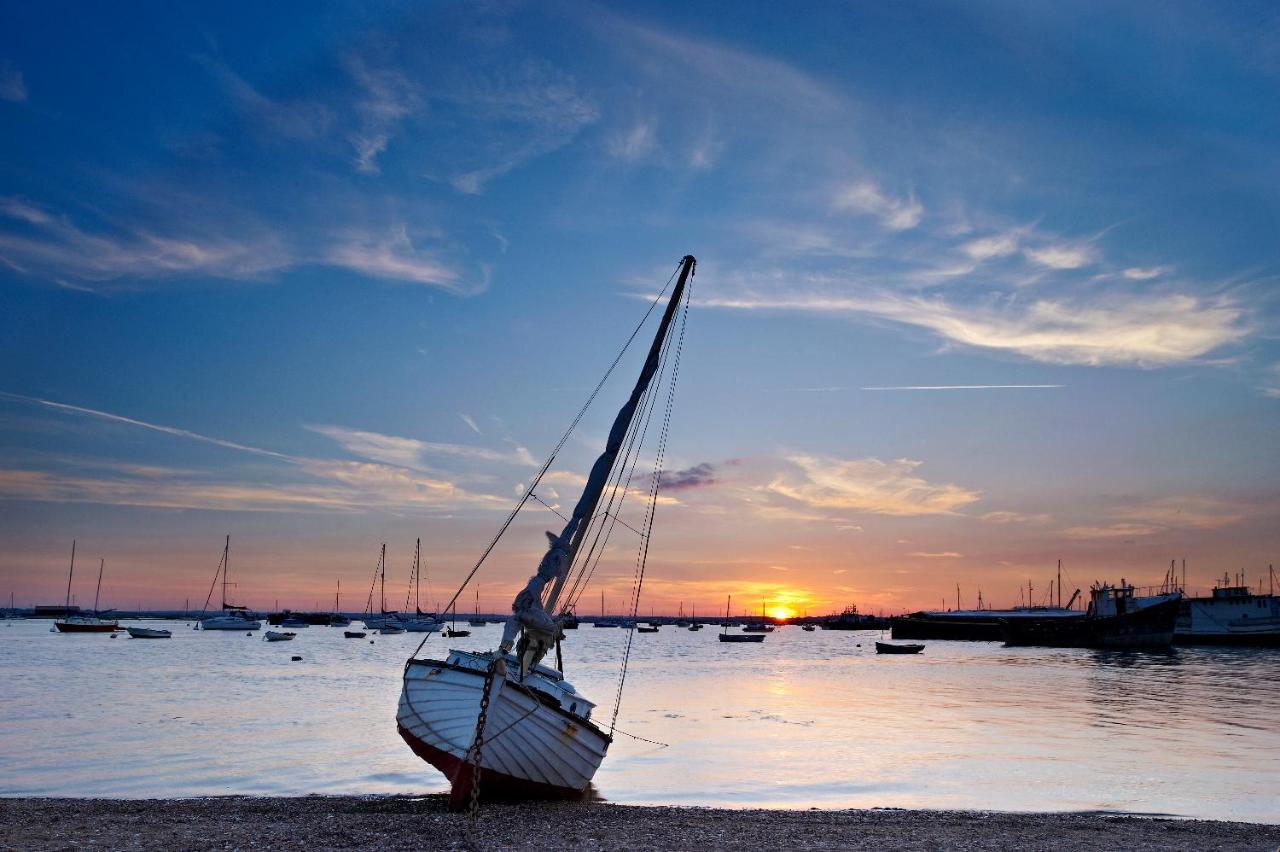 B&B West Mersea - Lighthouse Holiday Retreat - Bed and Breakfast West Mersea