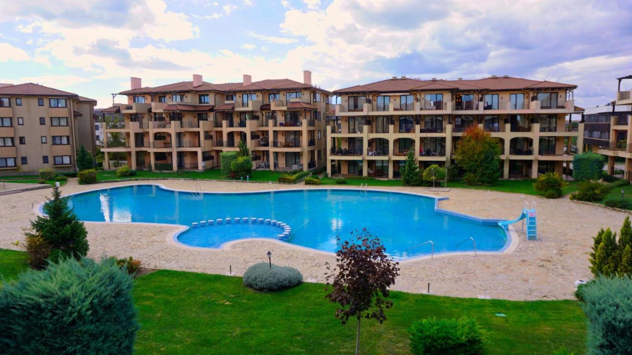 Apartamento con vistas a la piscina