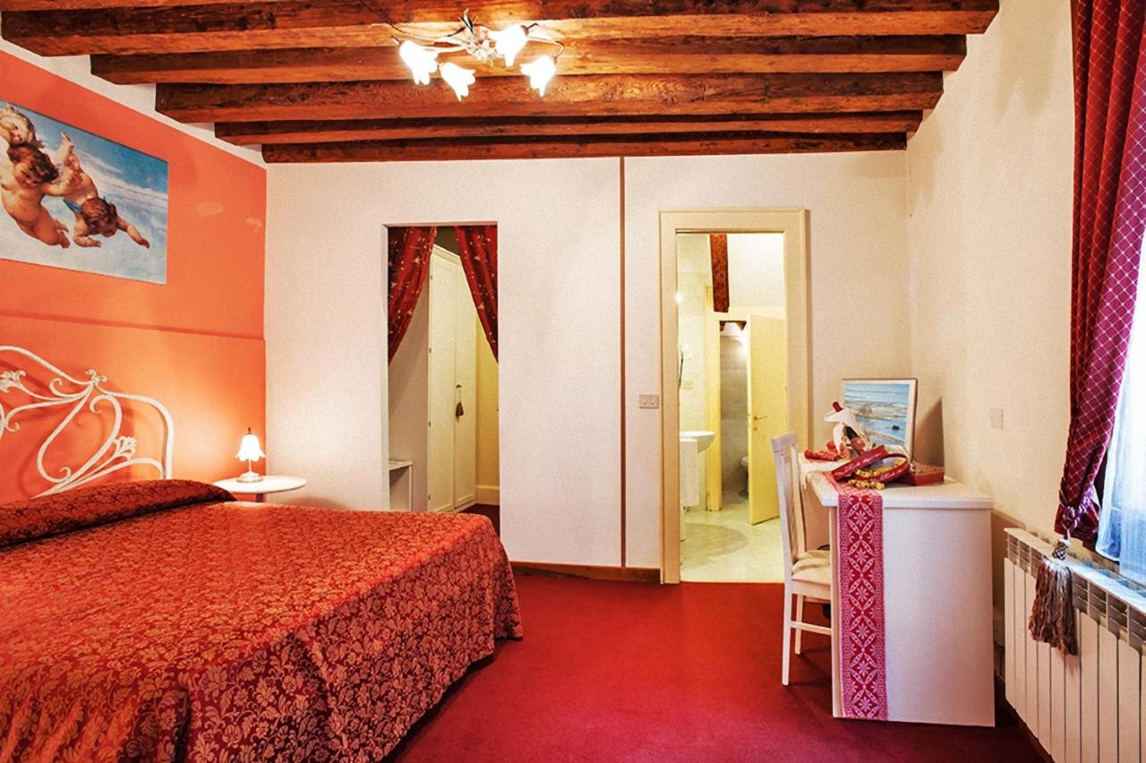 Economy Quadruple Room with Private Bathroom