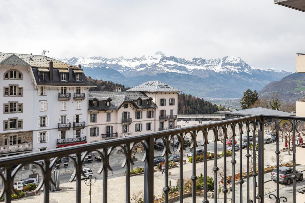 Conseil B - Chic 2BR City Center Apartment - Free Parking & Mountain View - By Cozee Rentals - B&B