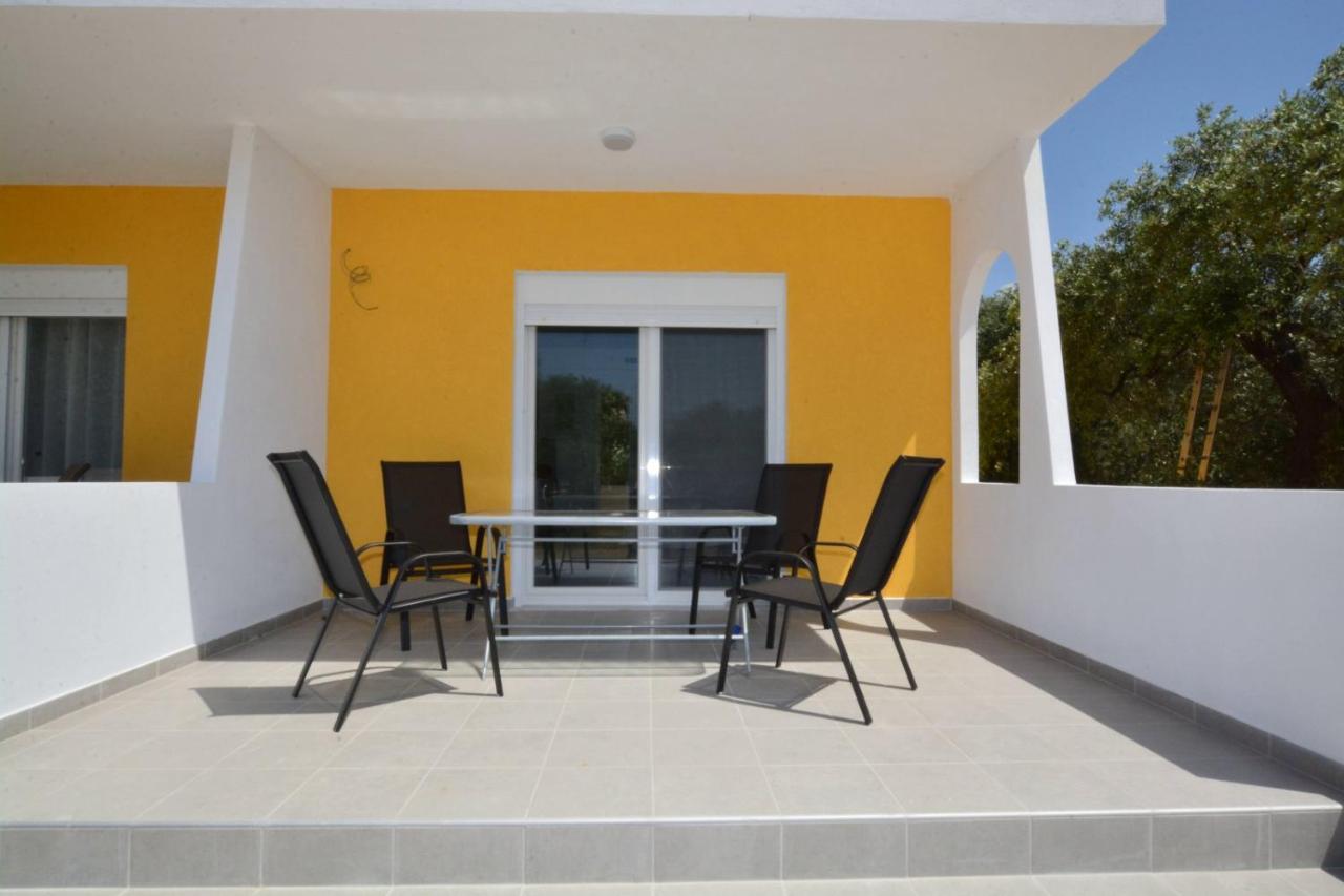Platana Studios Karadolas - Chambres d'hôtes Skála Rachoníou