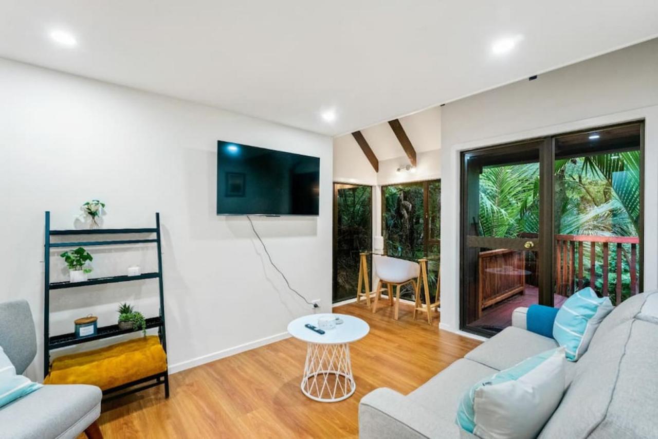 B&B Auckland - A 1BR slice of Titirangi Heaven - WiFi - Netflix - Bed and Breakfast Auckland