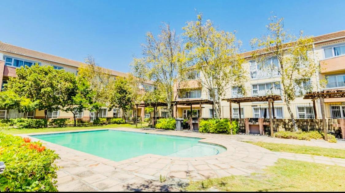 Modern charm in Pinelands - B&B
