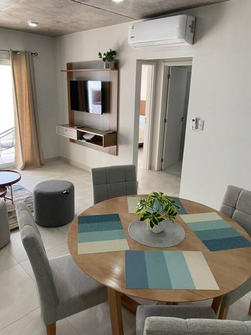 Acogedor dpto! Zona Conmebol 505 - B&B