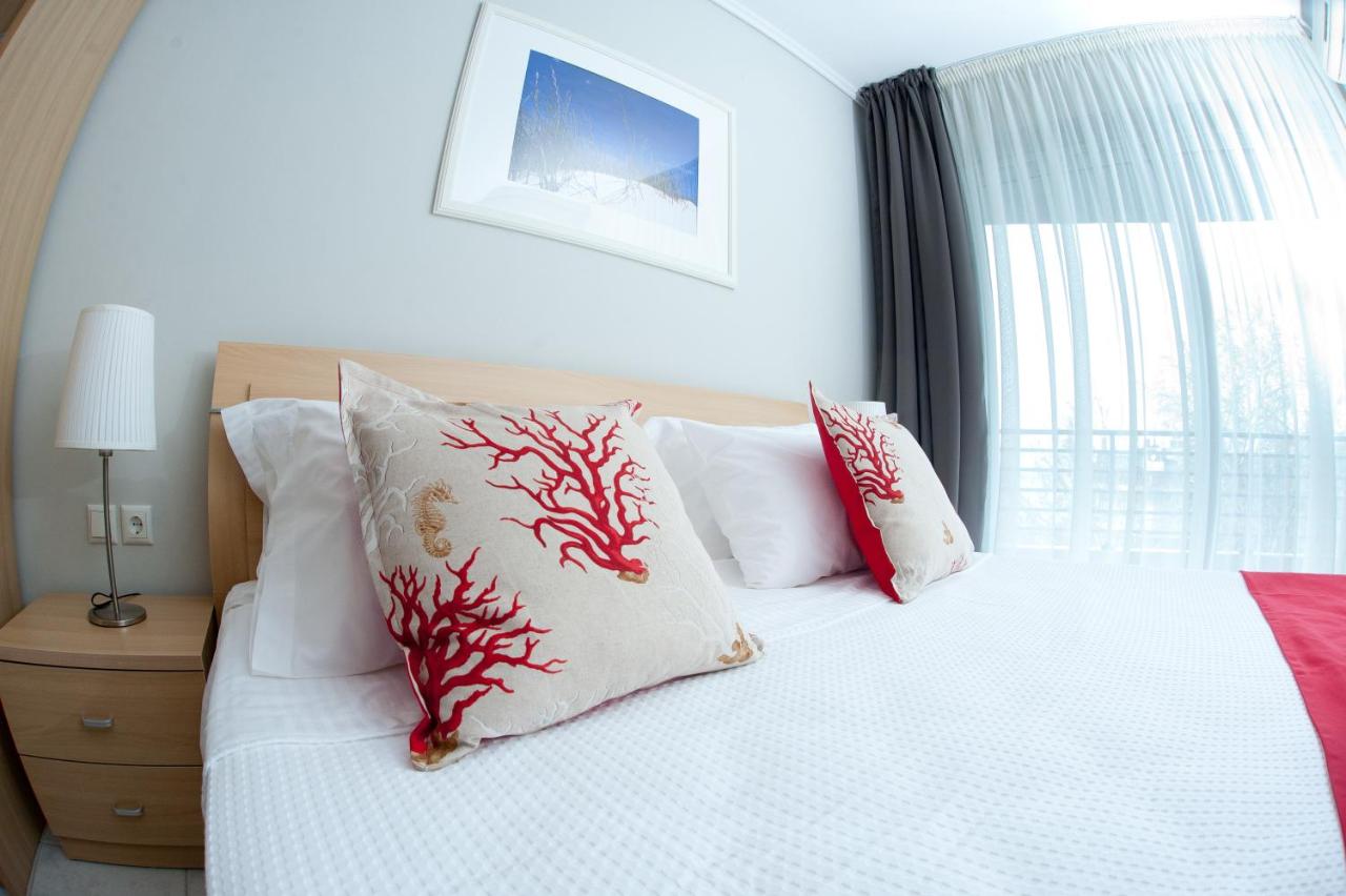 Superior One-Bedroom Apartment with Sea View(5 Adults)