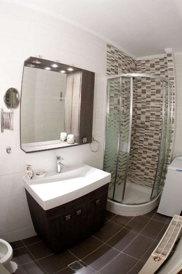 Two-Bedroom Apartment with Sea View (5 Adults)