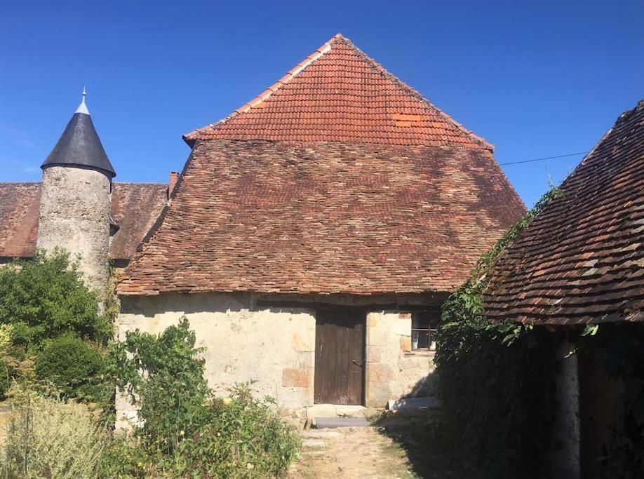 B&B Brigueil-le-Chantre - Le Petit Donjon at Chateau Mareuil - Bed and Breakfast Brigueil-le-Chantre