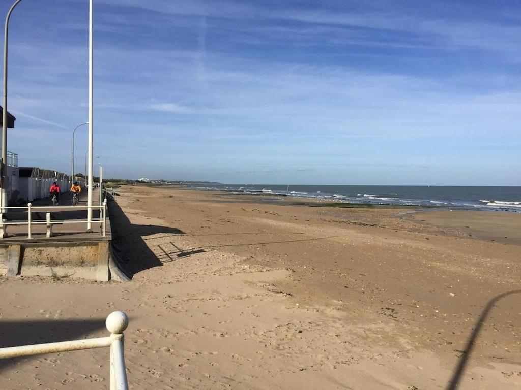 Les Volets Bleus-Charmante maison entièrement équipée face à la mer pour 2 à 6 personnes - B&B