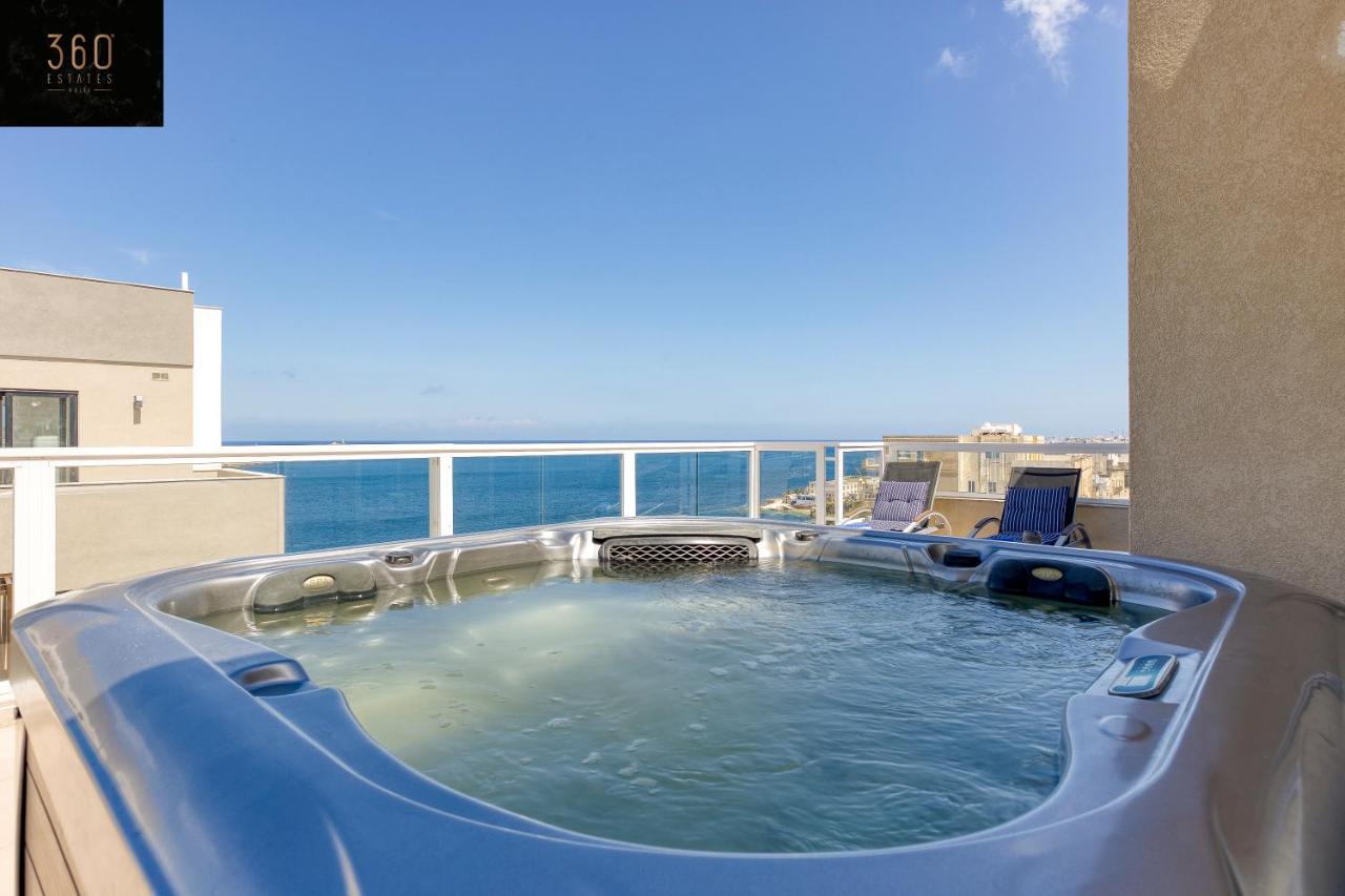 B&B San Pawl il-Baħar - Luxurious Sea front Penthouse with private HOT TUB by 360 Estates - Bed and Breakfast San Pawl il-Baħar