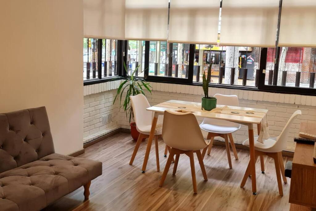 Excelente ubicación, frente a plaza independencia - B&B Mendoza