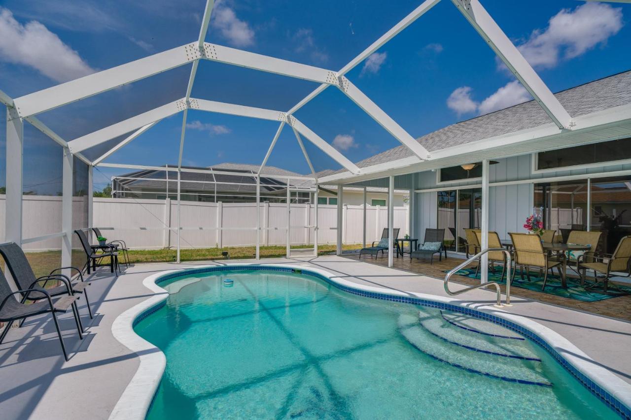 B&B Port Charlotte - Port Charlotte Home with Pool - 8 Mi to Beaches! - Bed and Breakfast Port Charlotte