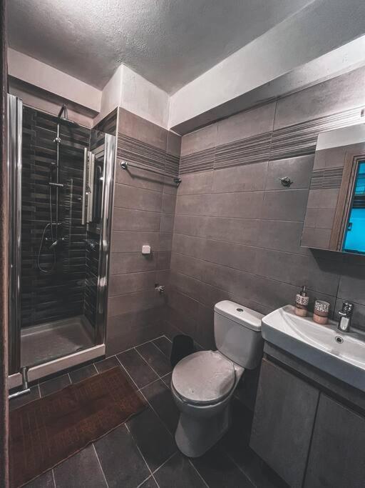 Escala Double Loft 1 & Parking in the City Center - Chambres d’hôtes Volos