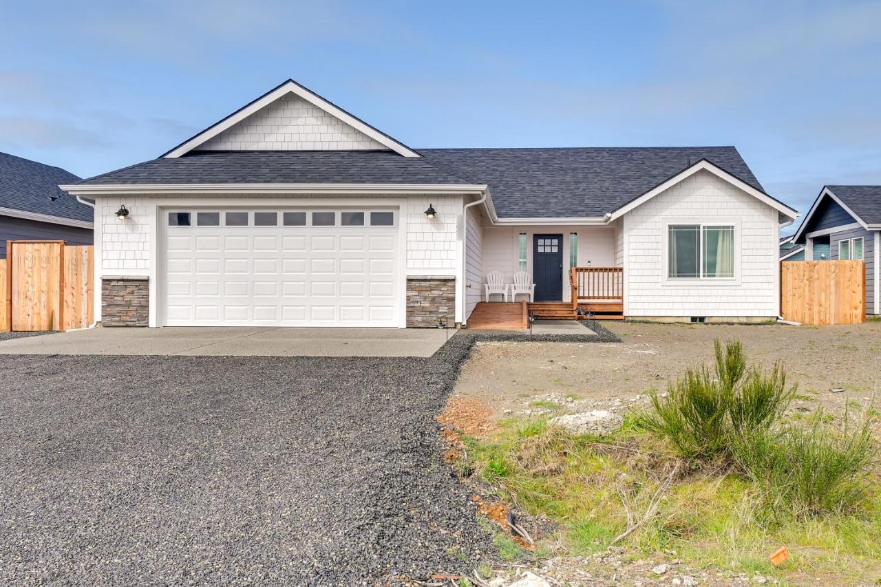 B&B Ocean Shores - Ocean Shores Home with Game Room - Walk to Beaches! - Bed and Breakfast Ocean Shores