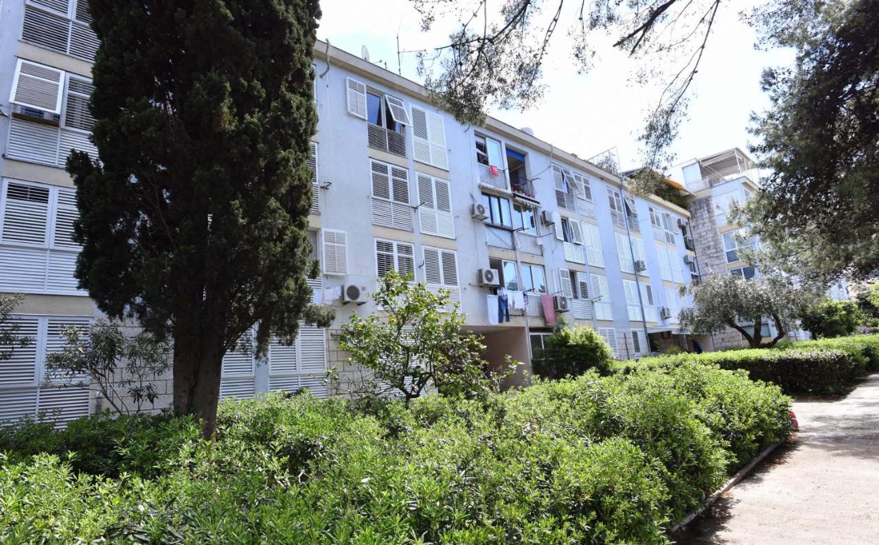 DeMass Apartment - Cozy, Free Parking and WiFi - B&B