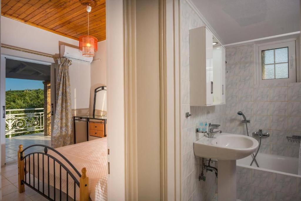 Krystalia's house - B&B Psarou