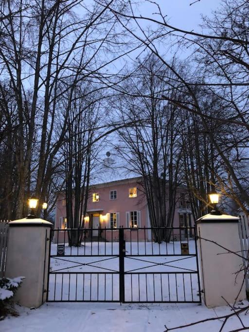 Lägenhet i Rosa Villan anno 1917 - Bed and Breakfast