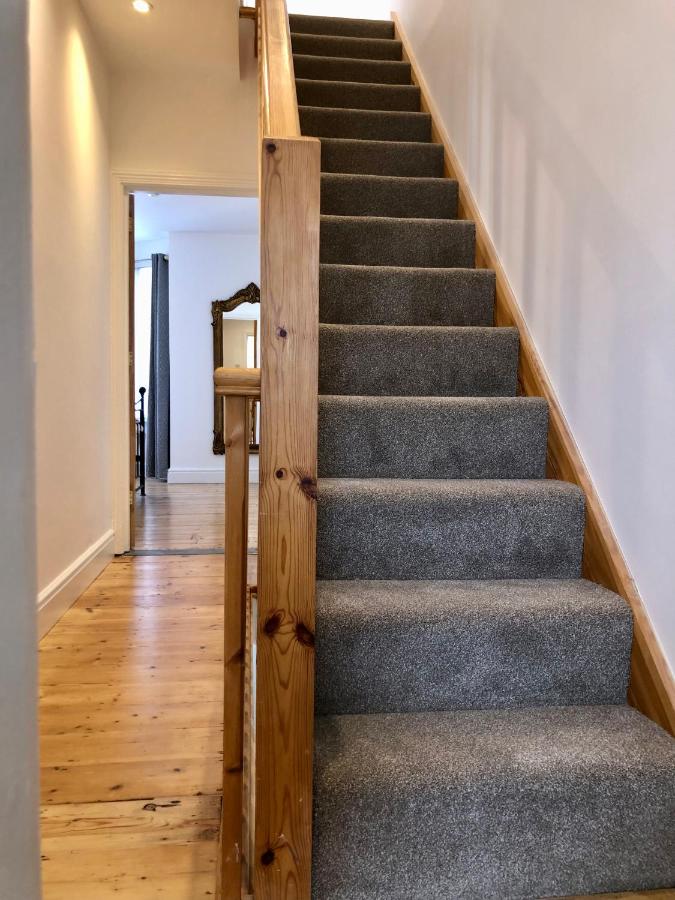 House with parking, short stroll to Quay, shops and restaurants - Bed and Breakfast