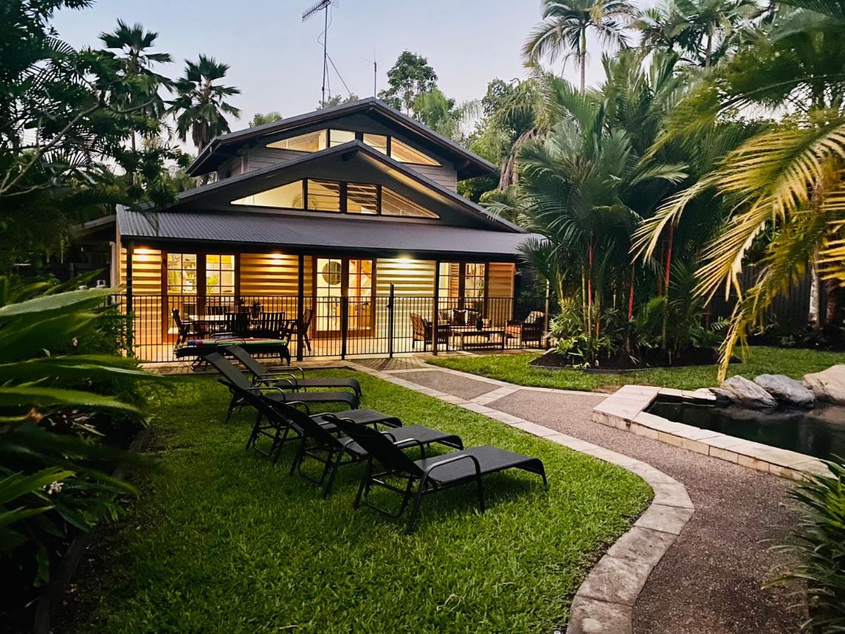 Villa Coral - Tropical Oasis Footsteps to Four Mile Beach - B&B Port Douglas