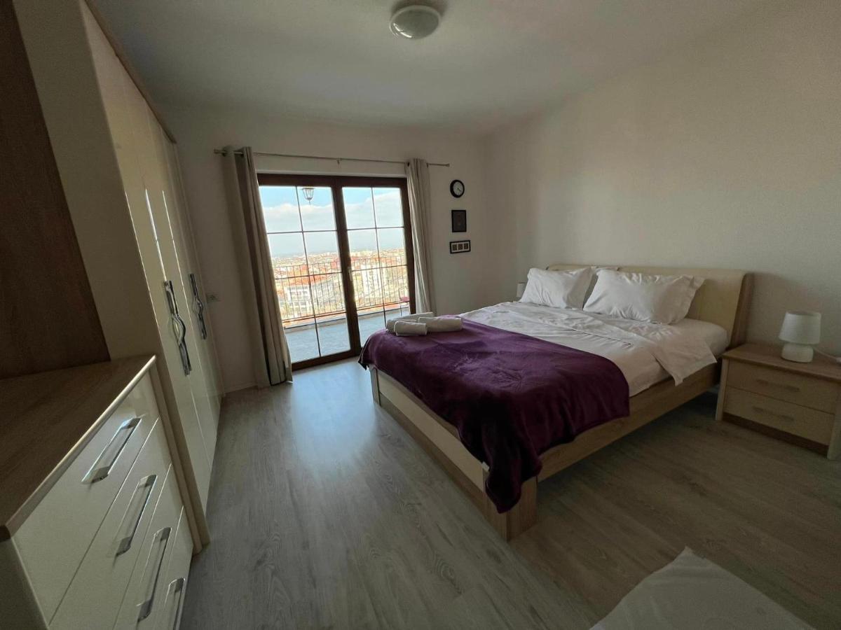 Appartamento con 3 Camere da Letto
