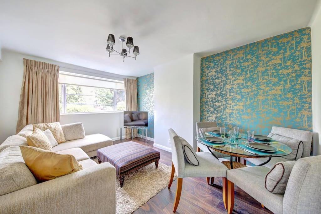 B&B Teddington - 2 bed flat - SW London with parking - Bed and Breakfast Teddington