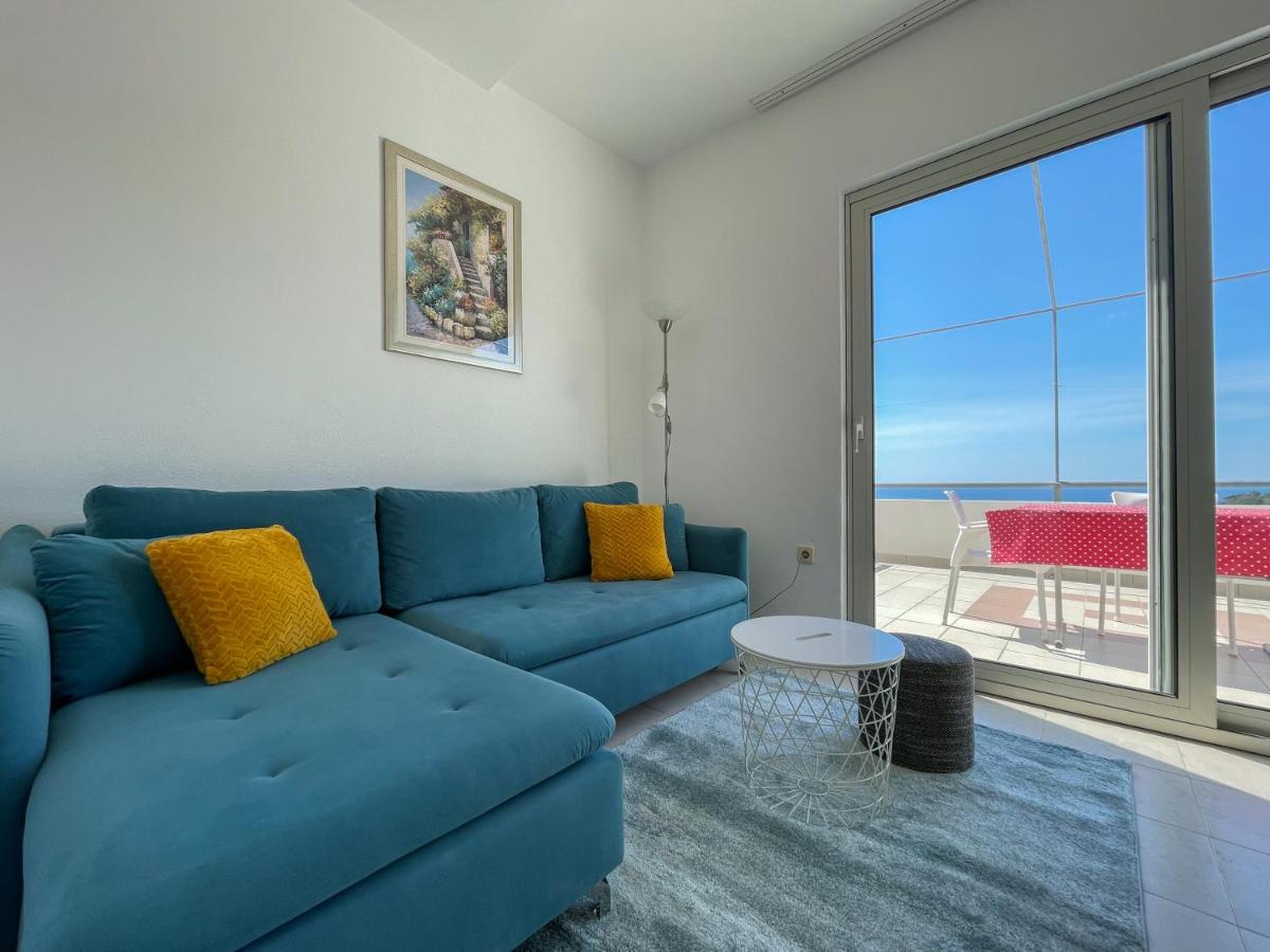 One-Bedroom Apartment with Terrace (3 Adults)