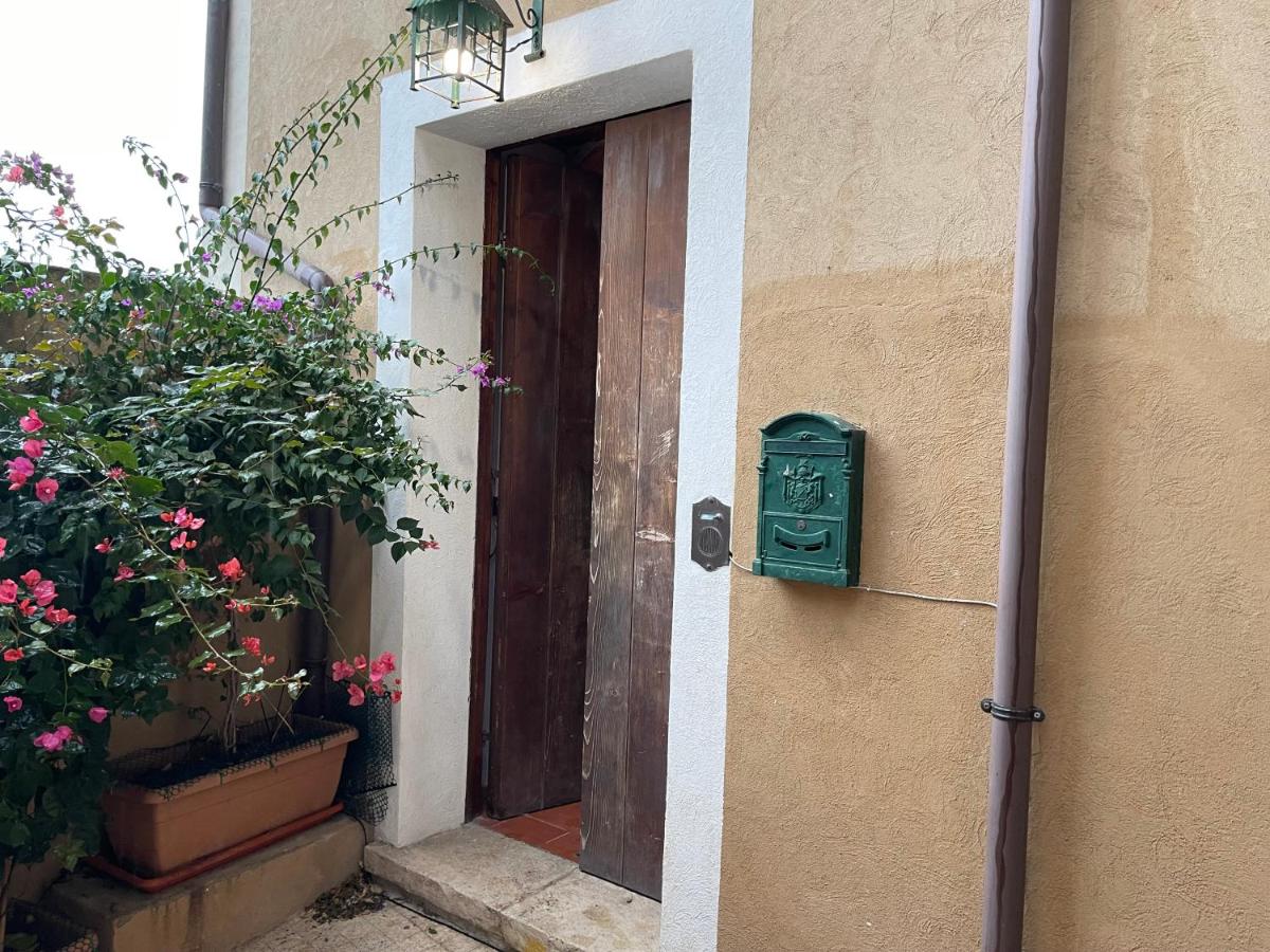 La Finestra Sul Porto - Bed and Breakfast