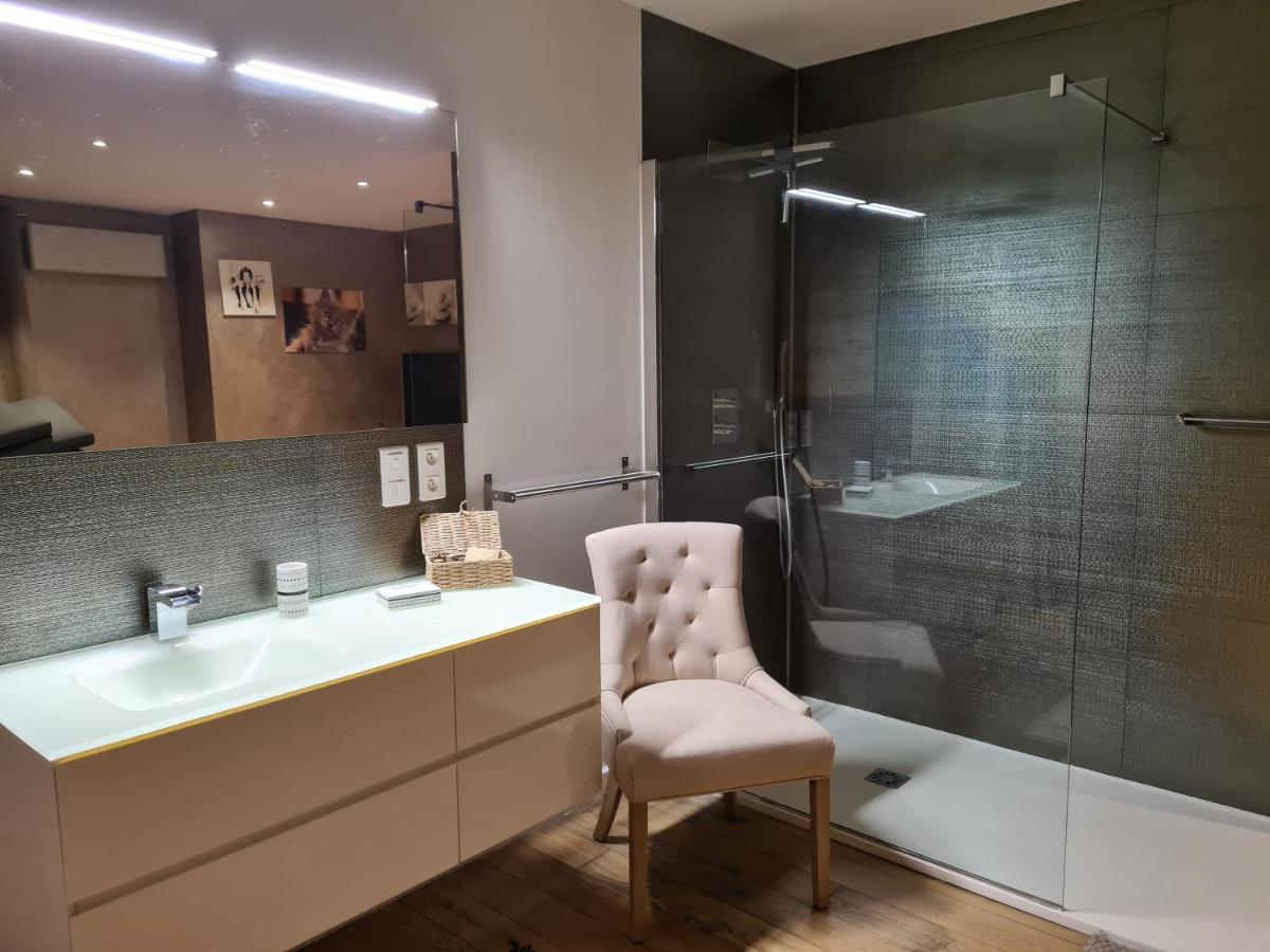 Deluxe Double Room (2 Adults + 1 Child)