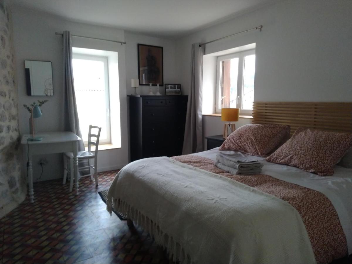Kamer met Kingsize Bed en Uitzicht op de Bergen