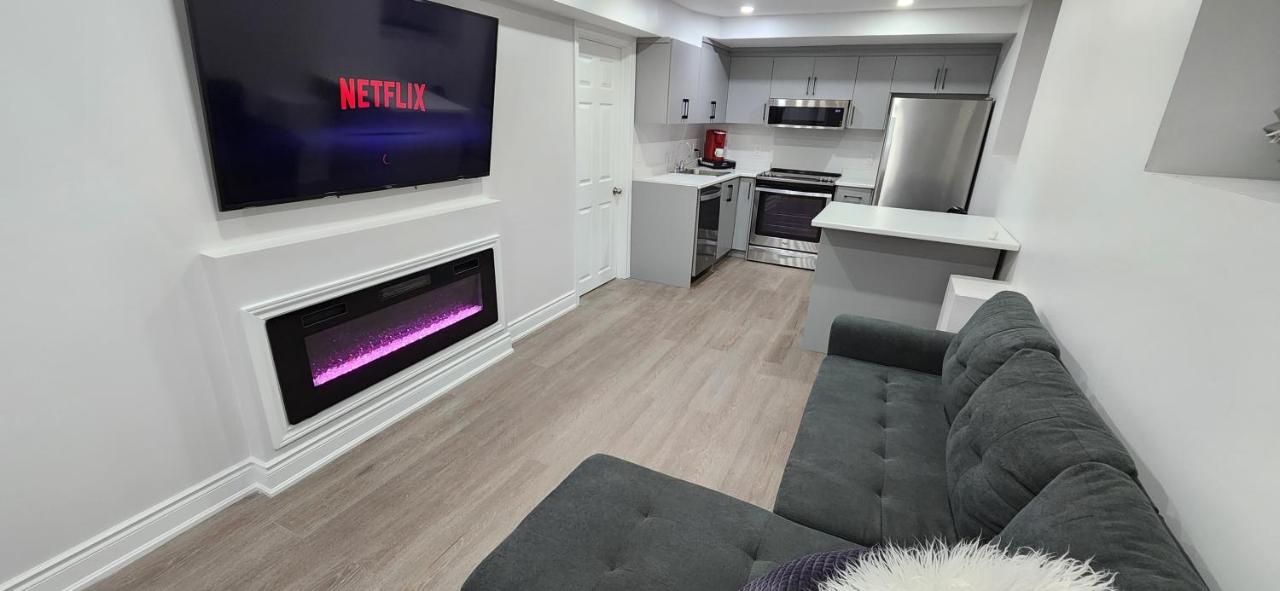 Cozy 2 Bedrooms & 2 Bathrooms Guest Suite with Electric Fireplace - B&B Georgetown