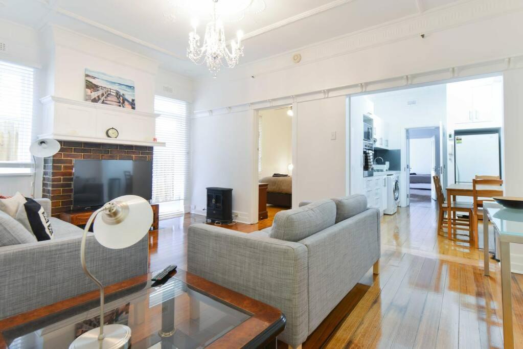 B&B Melbourne - Beachside 3Bed 2Bth Apartment, Parking, SUPER HOST - Bed and Breakfast Melbourne