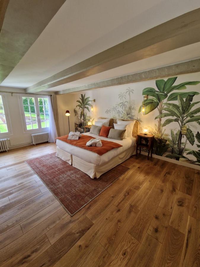 Bedroom 2: Deluxe Double Room Shower and Bath - Garden and River View