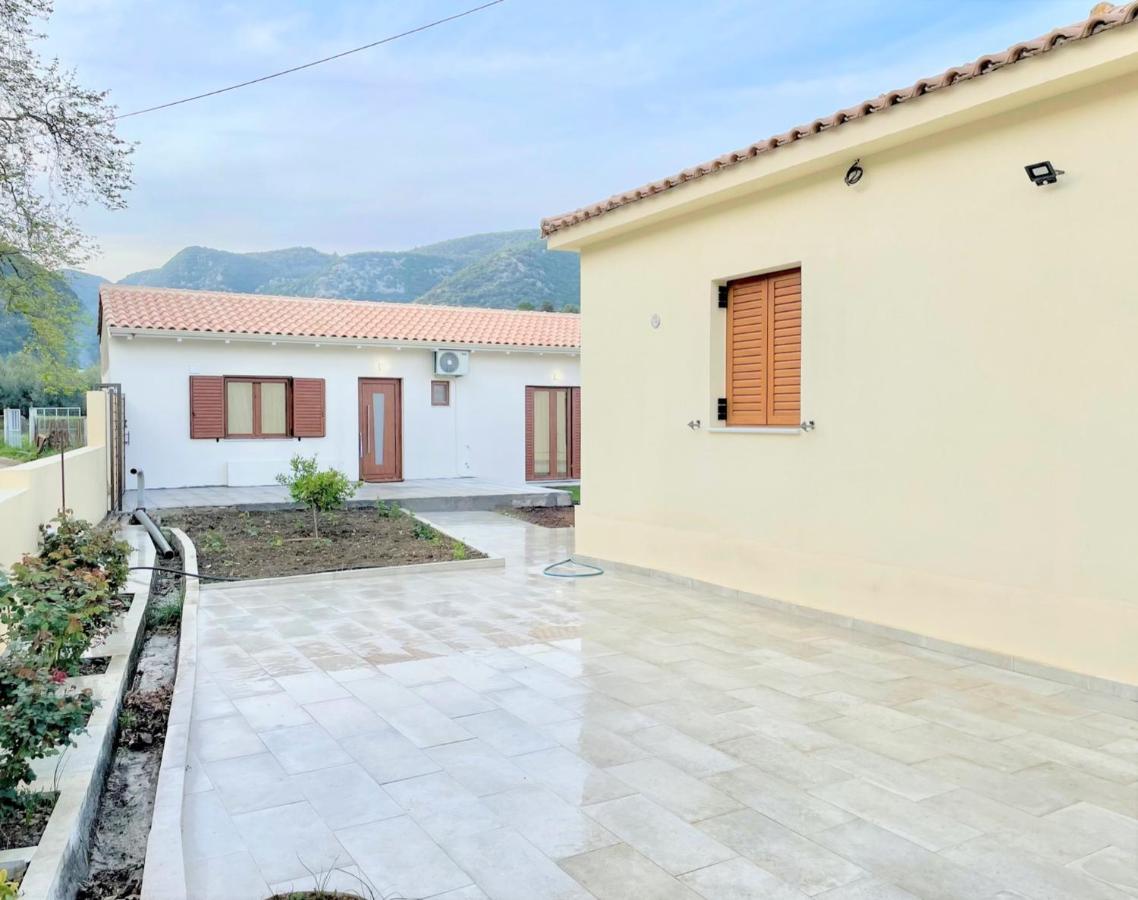 Lefkada house with private yard parking 2 - Ferienwohnung Nidri