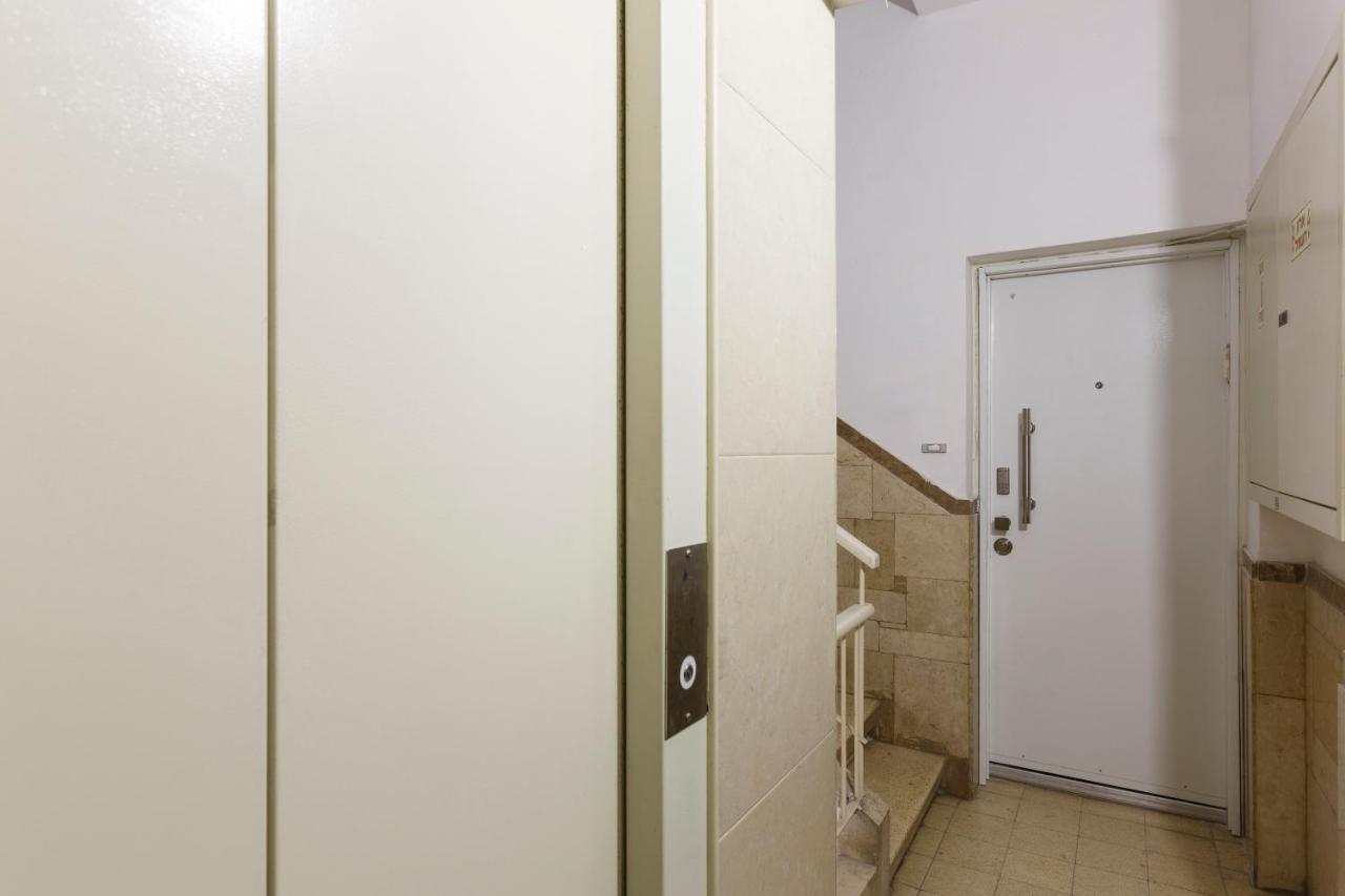 Localz - Bazel Central Apartment With Balcony - Ferienwohnung Tel Aviv