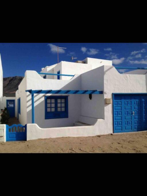 Villa Beachfront Famara - B&B