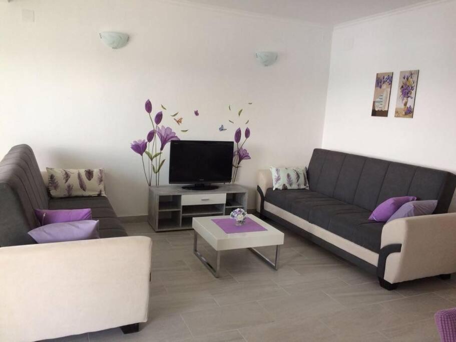 Lacus - home with a view - B&B Porto Tolero