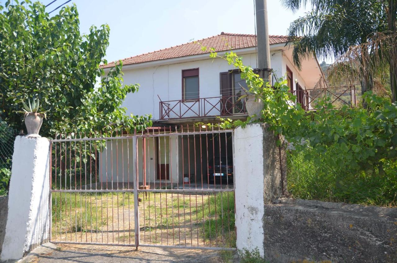 Gole dell'Alcantara Villa Lucia II - Chambres d’hôtes Motta Camastra