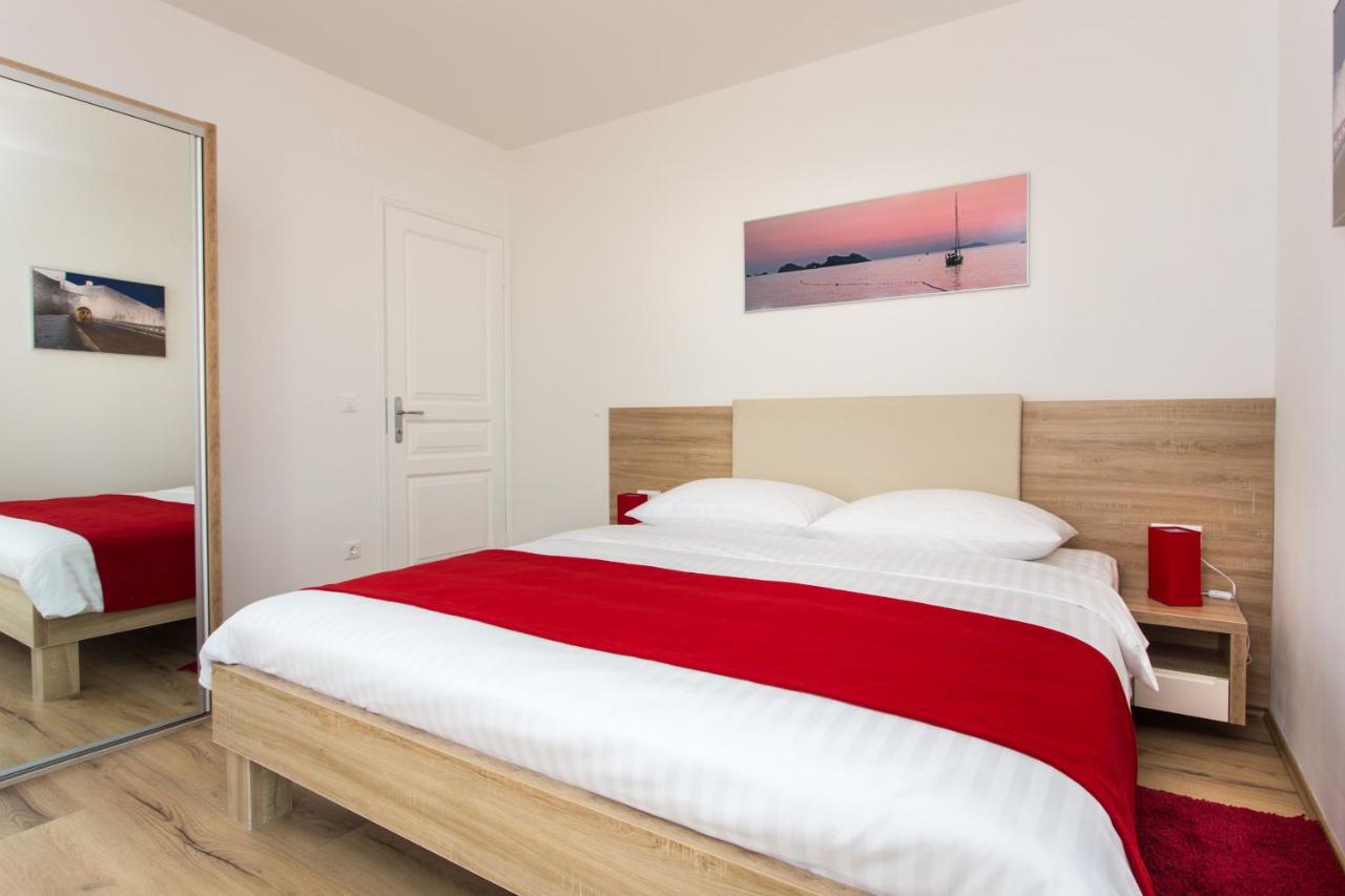 Appartamento con 1 Camera da Letto, Balcone e Vista Mare Parziale