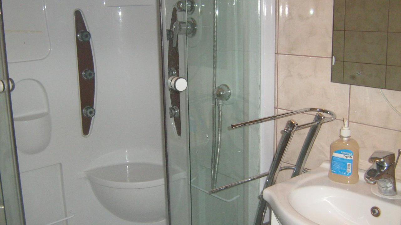 Twin Room with Bathroom