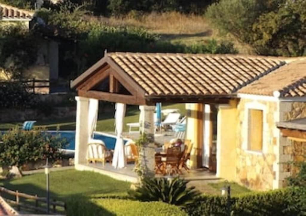 Bellissima villa Alessandra grande piscina privata giardino BQ posto auto - B&B