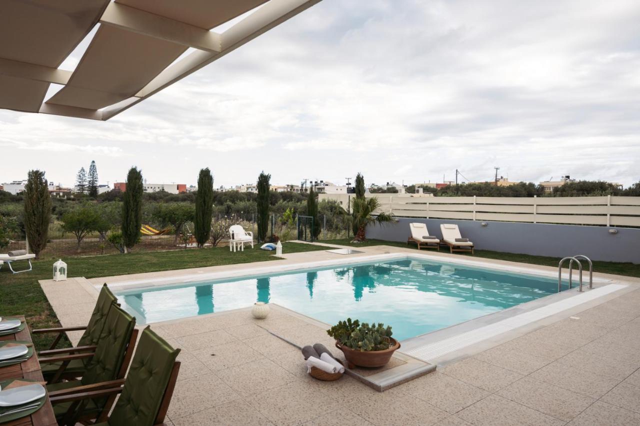 Smaris Collection luxury villas. ''Villa Stella''(Sea side villa) - Chambres d’hôtes Sísion