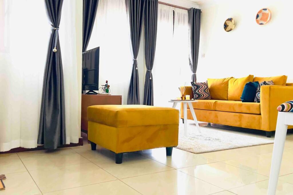 B&B Kampala - Cozy Living by Miranda, Acacia Unlimited WIFI Netflix Free Parking - Bed and Breakfast Kampala