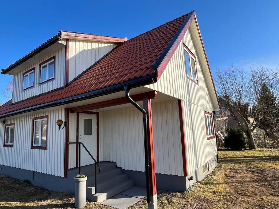 Lantlig villa i Ljungbyhed - B&B Ljungbyhed