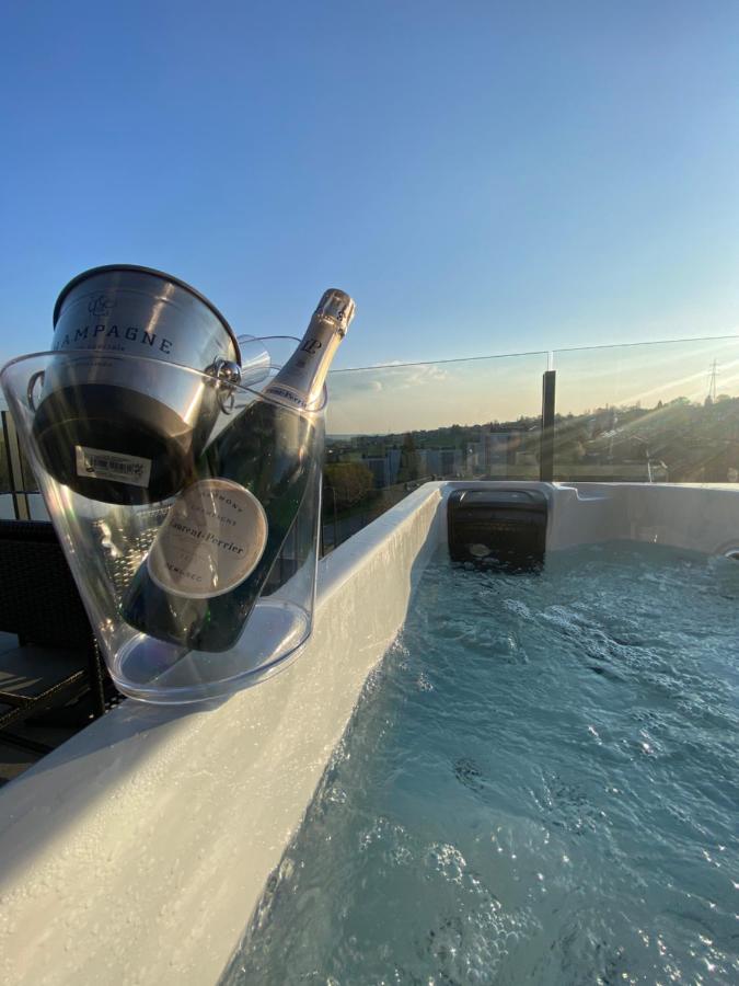Liège Luxe & Jacuzzi sous les étoiles - Bed and Breakfast Saint-Nicolas