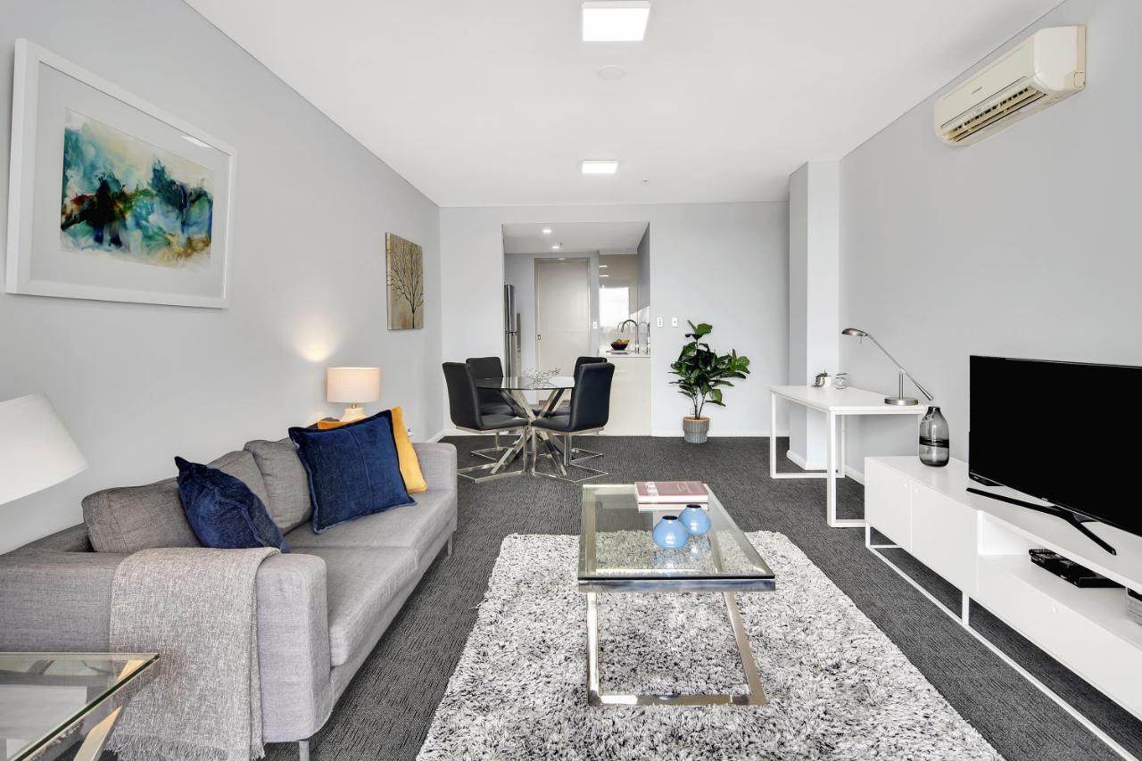 North Sydney Large Two Bedroom MIL2252402 - B&B Sydney